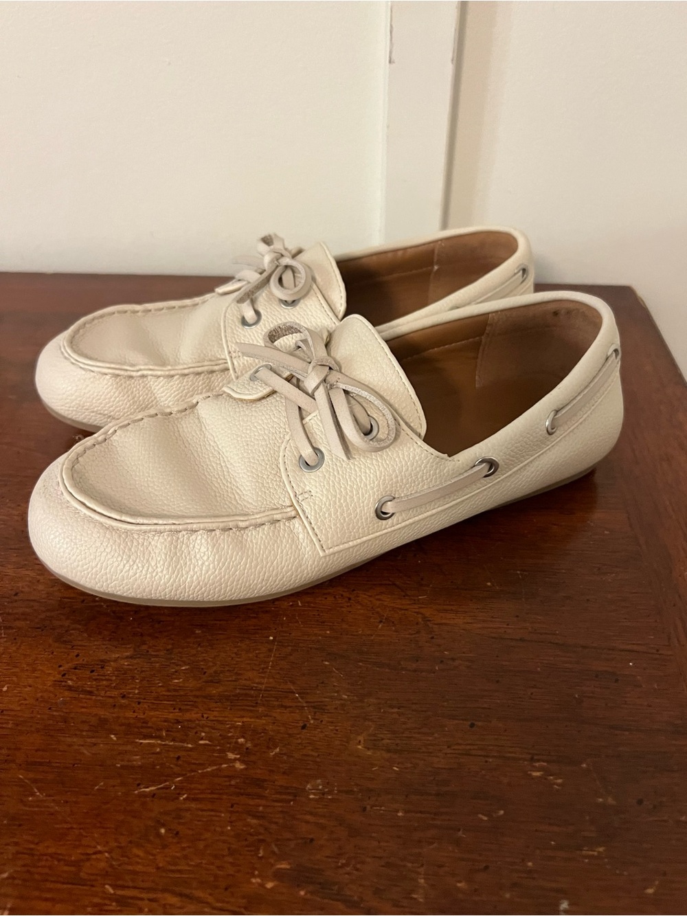 Universal Thread Cream Boat-Style Loafers size 7